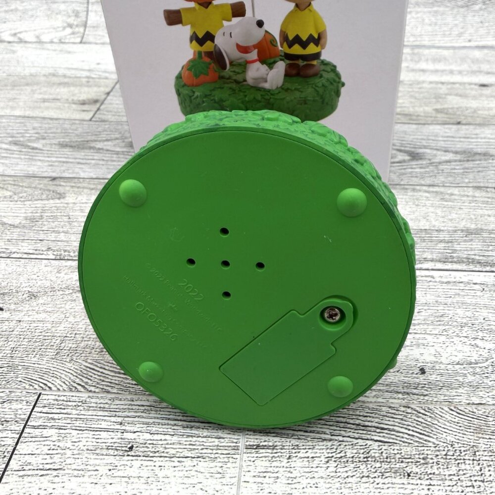 Brand New 2022 Hallmark Peanuts Snoopy's Scarecrow Shenanigans- works - Picture 5 of 5